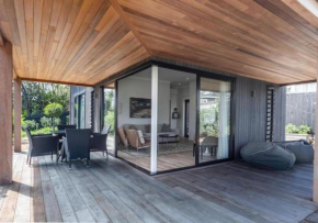 Moa 30 Runga - Stay Waiheke